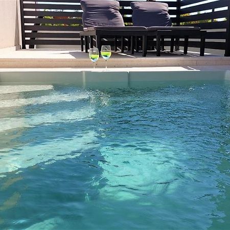 Vip Deluxe Apartment Arian โนวาลยา ภายนอก รูปภาพ