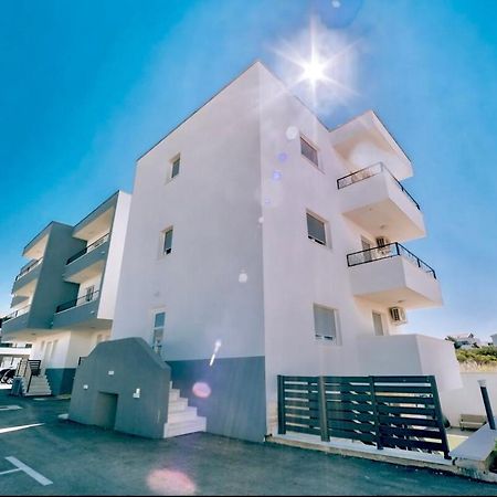 Vip Deluxe Apartment Arian โนวาลยา ภายนอก รูปภาพ
