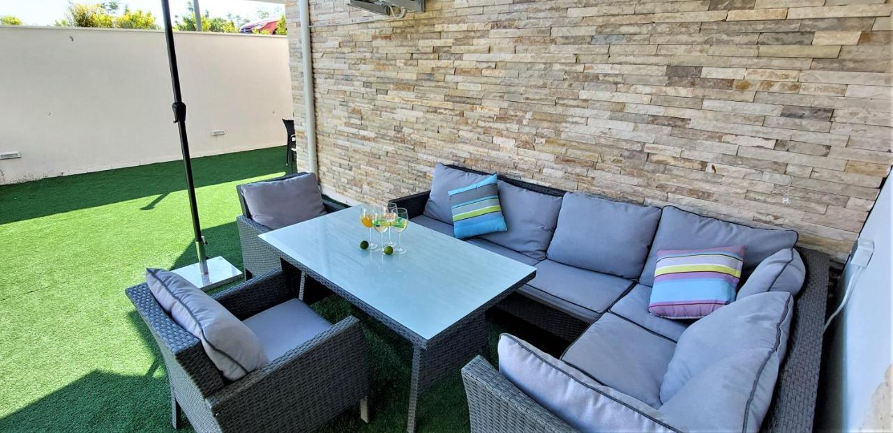 Vip Deluxe Apartment Arian โนวาลยา ภายนอก รูปภาพ