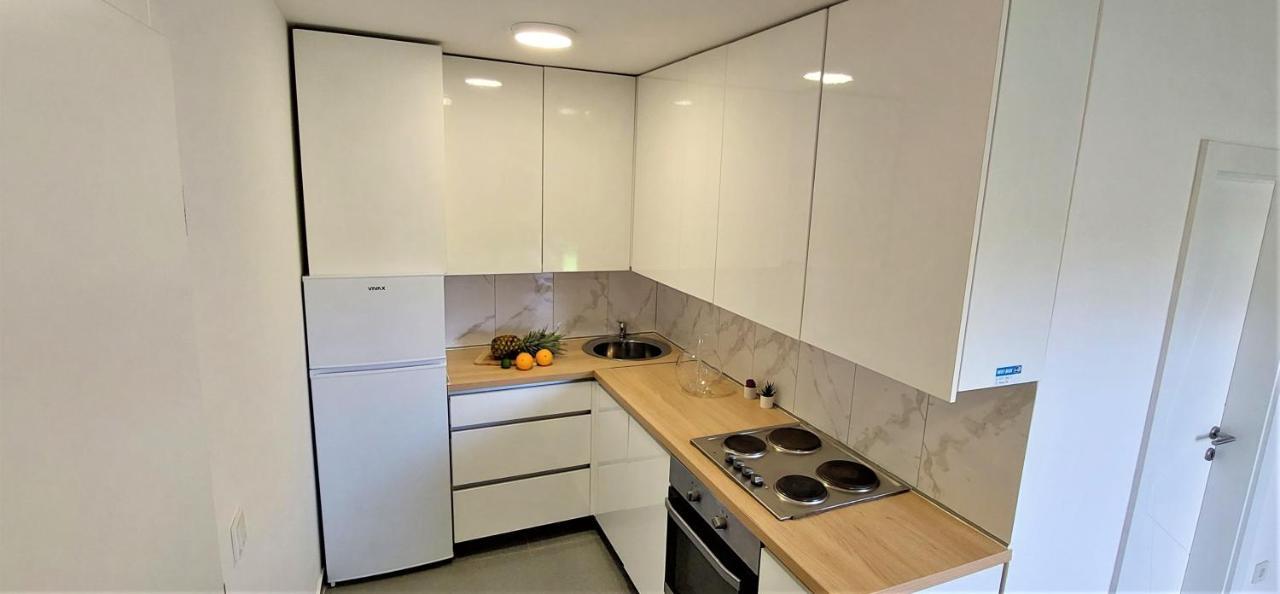 Vip Deluxe Apartment Arian โนวาลยา ภายนอก รูปภาพ
