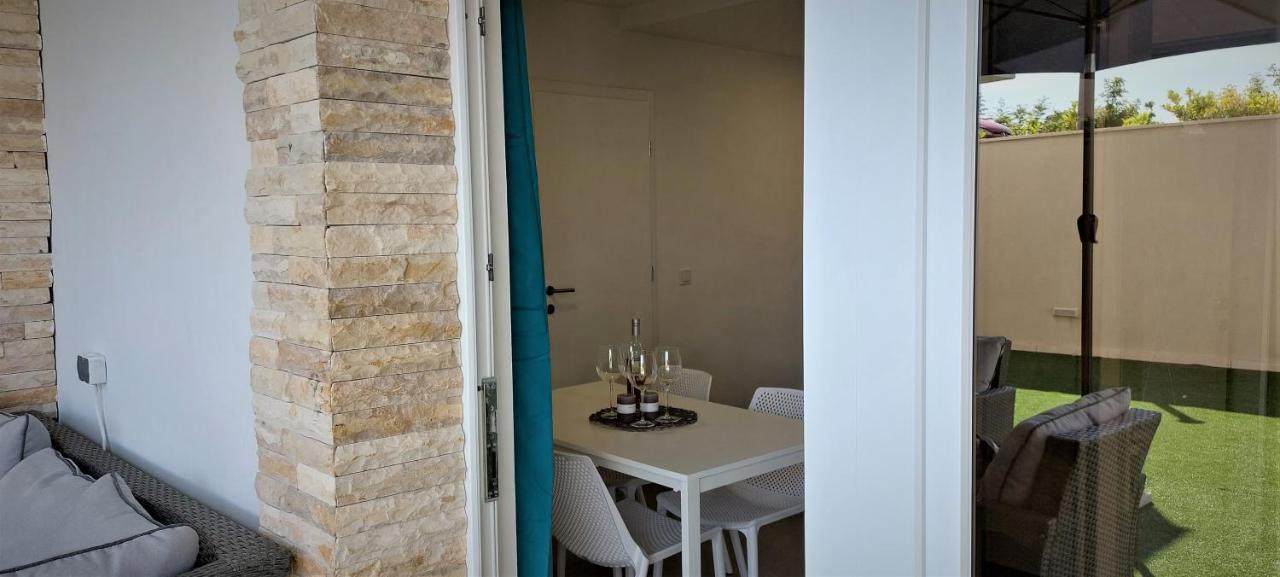 Vip Deluxe Apartment Arian โนวาลยา ภายนอก รูปภาพ