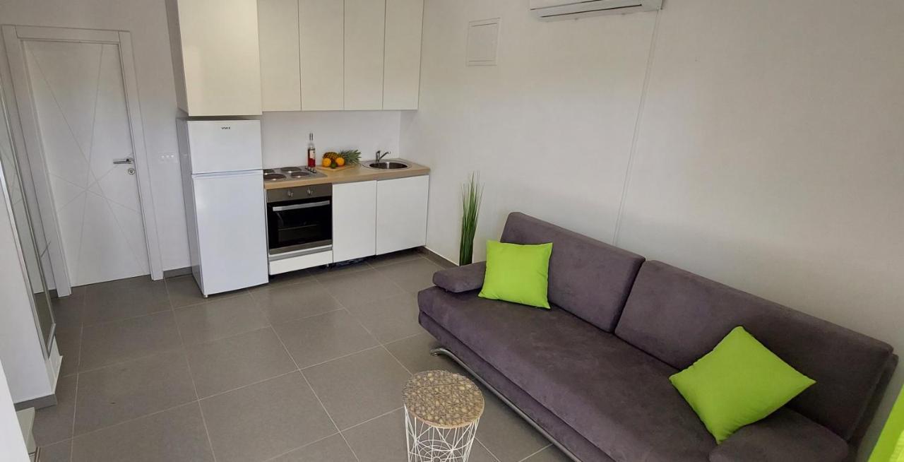 Vip Deluxe Apartment Arian โนวาลยา ภายนอก รูปภาพ