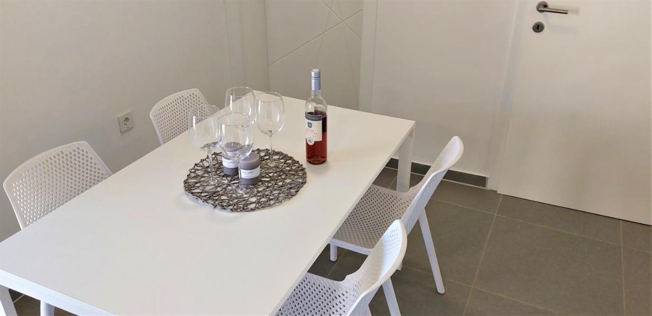 Vip Deluxe Apartment Arian โนวาลยา ภายนอก รูปภาพ