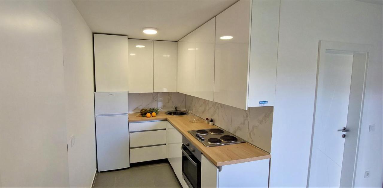 Vip Deluxe Apartment Arian โนวาลยา ภายนอก รูปภาพ