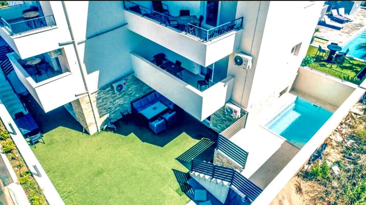 Vip Deluxe Apartment Arian โนวาลยา ภายนอก รูปภาพ