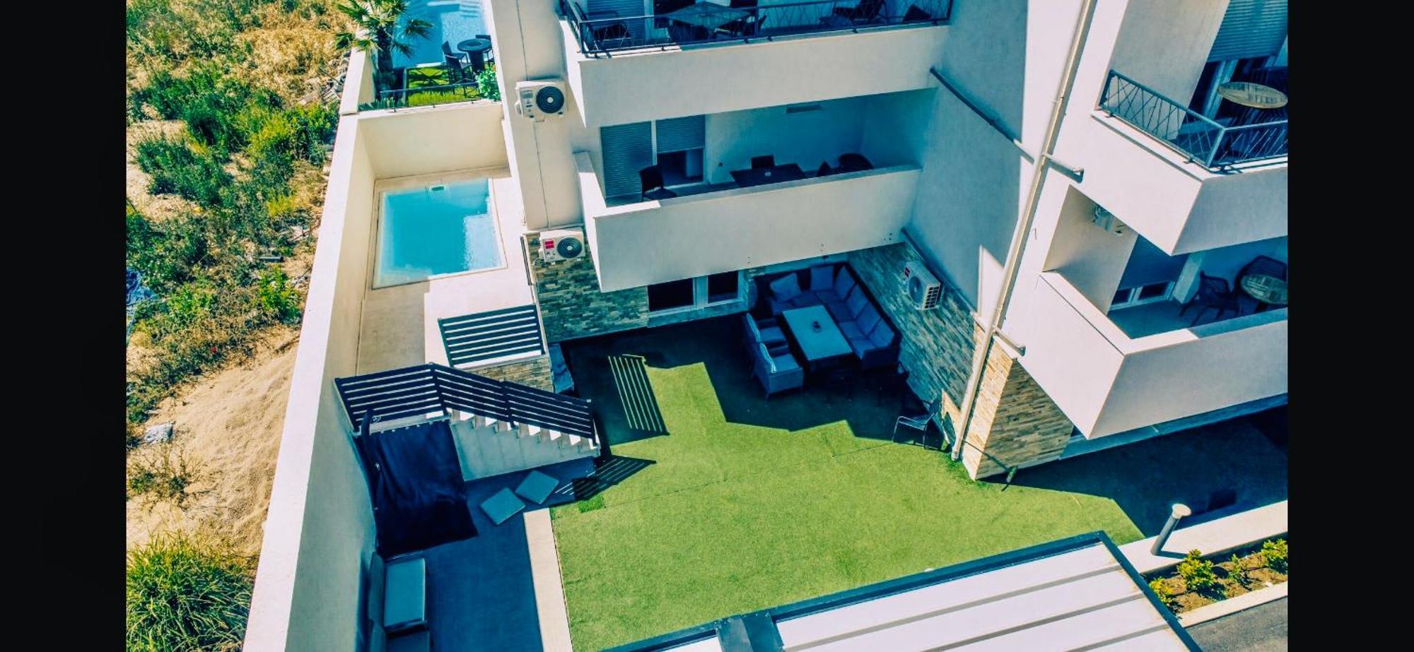 Vip Deluxe Apartment Arian โนวาลยา ภายนอก รูปภาพ