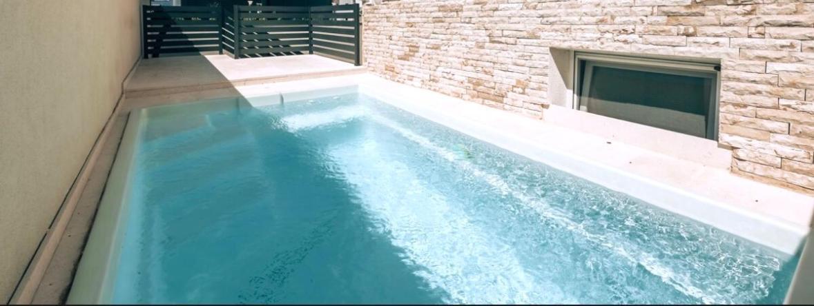 Vip Deluxe Apartment Arian โนวาลยา ภายนอก รูปภาพ